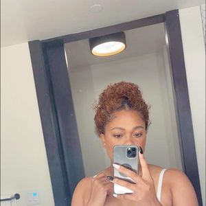 Meet your Posher, Laura